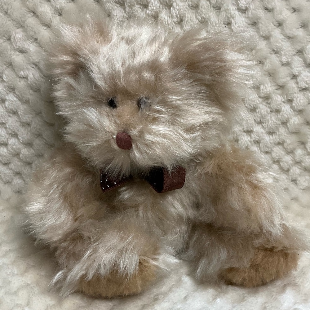 Russ Berrie Fluffy Plush Tan Radcliffe Bear 3282 Stuffed Animal Toy